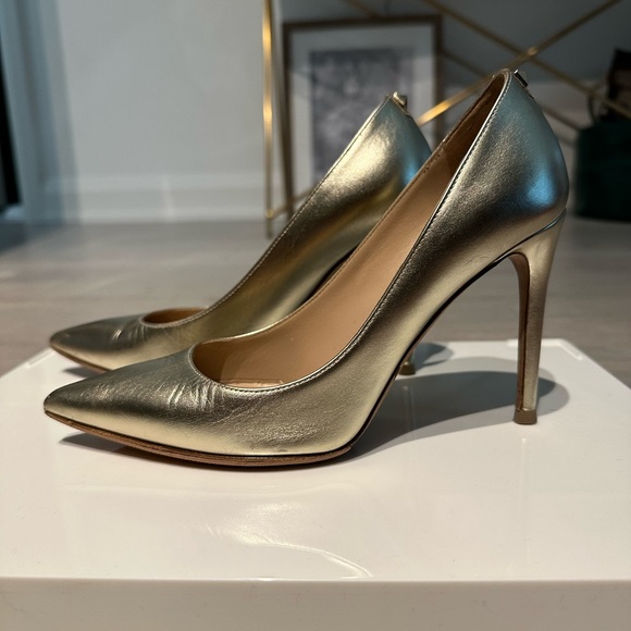 Valentino Garavani Rockstud High heel size 35 Gold leather gently used - Picture 4 of 15